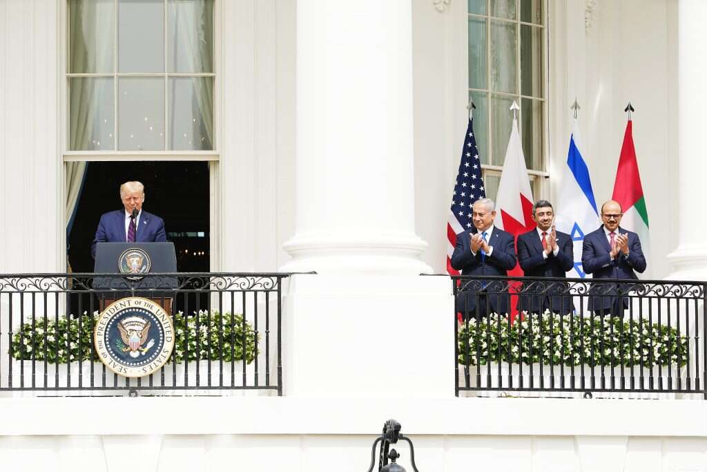 דונלד טראמפ עם נתניהו ושרי החוץ של איחוד האמירויות ובחריין, בבית הלבן. | EPA