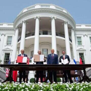 חתימה על הסכם השלום בוושינגטון. | AFP