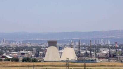 לבניות בתי הזיקוק במפרץ חיפה. | מישל דוט קום