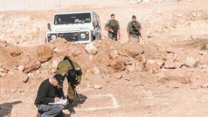 היועמ"ש יכול להגיד לרכז: לא הסתכלת טוב. פקחי המנהל האזרחי בתקוע, 2009. | אוריה תדמור