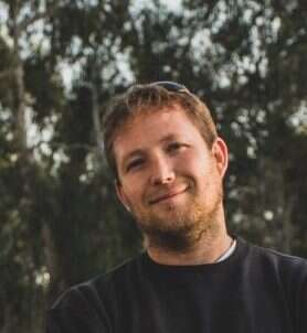 אורי קלנר. | מור מזרחי