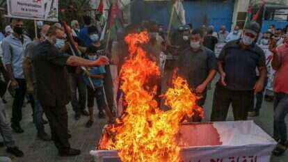 מחאה ברצועת עזה על הסכמי השלום עם המדינות הערביות. | EPA