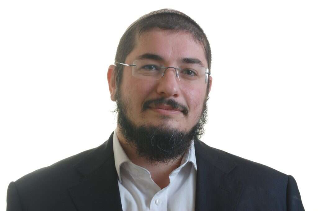 הרב ליאור שגב. | מוטי לוריא, פועה