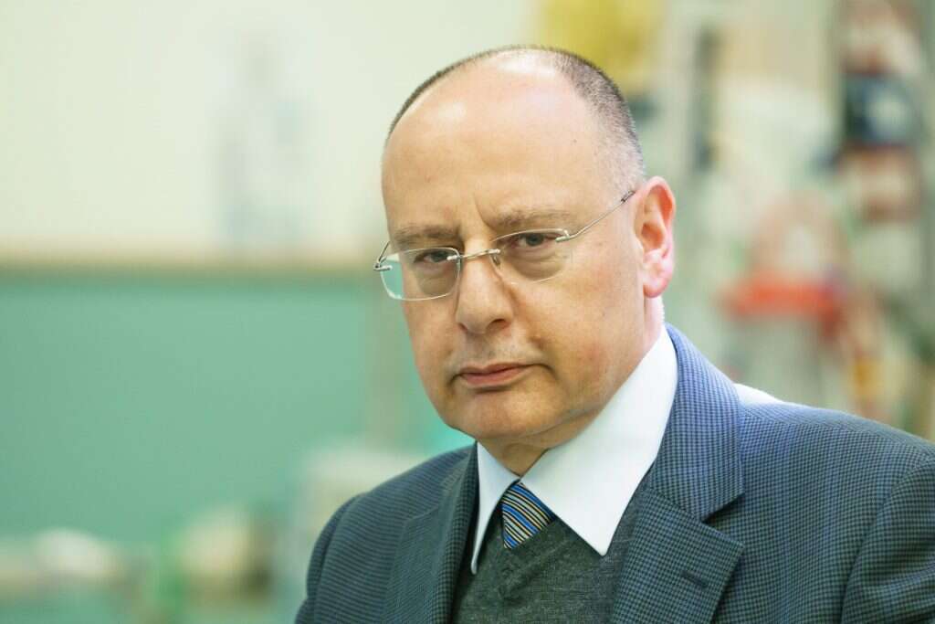 פרופסור ברהום. | אנצ׳ו גוש - ג׳יני