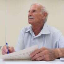 "בכל מקום שהיה, גם בהיותו כבר איש מבוגר, היה מלהיב גם את הצעירים לשיר, לרקוד, להתלהב". בנימין יוגב - בוג'ה. | באדיבות מכון שיטים - ארכיון החגים הקיבוצי