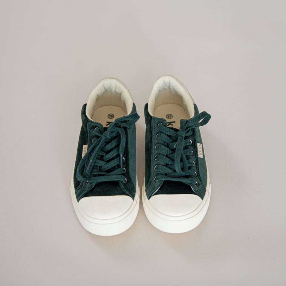 סניקרס בד של kumi. מחיר: 143 שקלים. להשיג באתר: www.ku-mi.com. | תמי בר שי