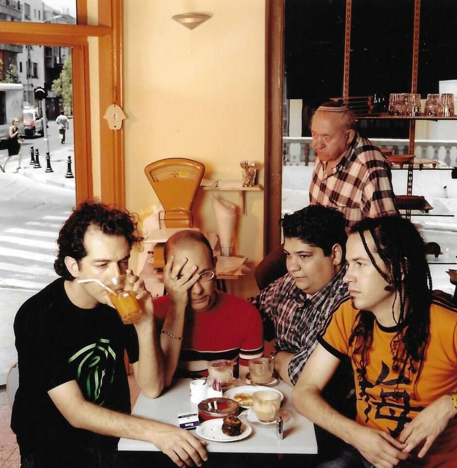 חברי להקת טיפקס בקפה ליאון ב– 2001. | רלי אברהמי
