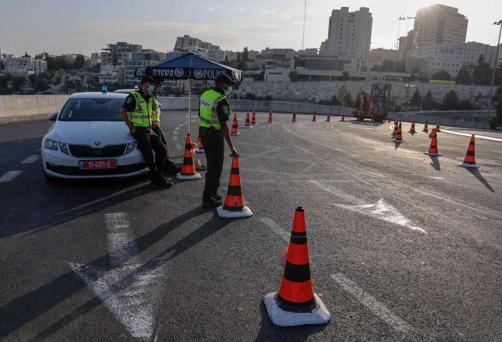 מחסום משטרתי בירושלים אוכף את הסגר. ספטמבר 2020. | AFP