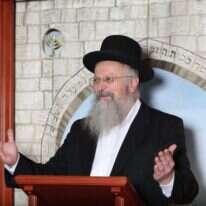 הרב שמואל אליהו. | מרים צחי