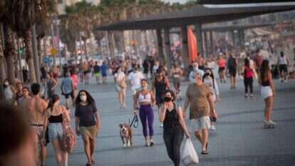 הטיילת בתל־אביב, חודש יולי. | מרים אלסטר, פלאש 90