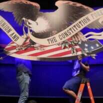 הכנות לקראת העימות הלילה. | EPA