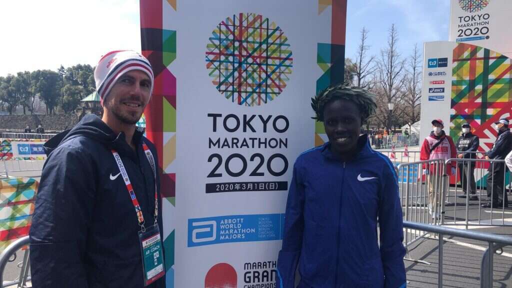 המאמן דן סלפטר. | chiara davini