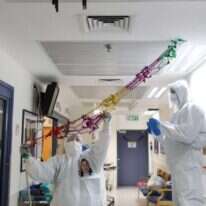 קישוטים לסוכות במרכז הרפואי שערי צדק. אילוסטרציה. | EPA