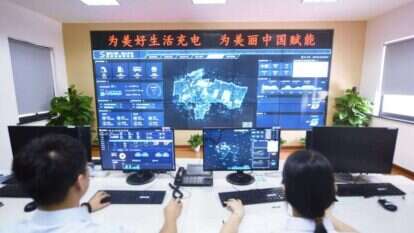 צוות סיטי בריין עוקב אחר אספקת החשמל במחוז האנגג'ואו בסין. | גטי אימג'ס