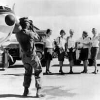 צוות דיילות בבסיס האוויר בסייגון, 1960. | panam.org צוות דיילות בבסיס האוויר בסייגון, 1960. | panam.org