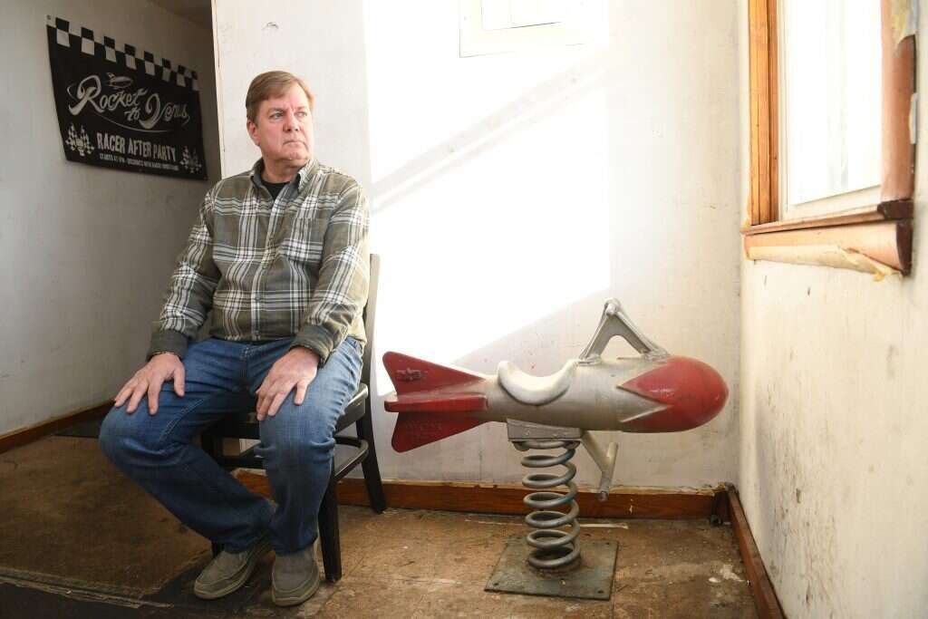 "כולם סיפרו כמה הוא היה חכם". לאנס בארלי, בן אחיינו של קונדיט, שירש והעביר את תיק המסמכים שלו. | ג'ים בורגר עבור הוושינגטון פוסט