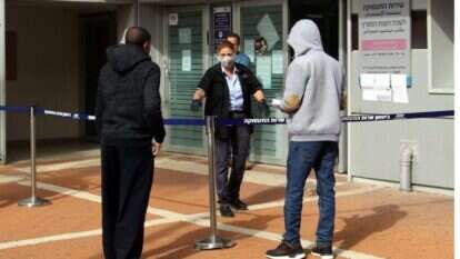 לשכת התעסוקה בחיפה. | הרצי שפירא