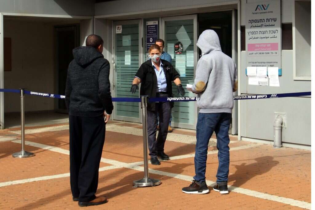 לשכת התעסוקה בחיפה. | הרצי שפירא