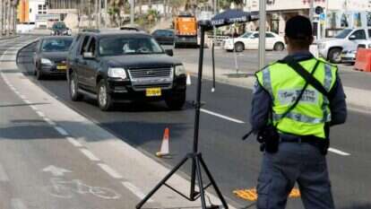 מחסום משטרתי בתל-אביב בזמן הסגר השני. | AFP