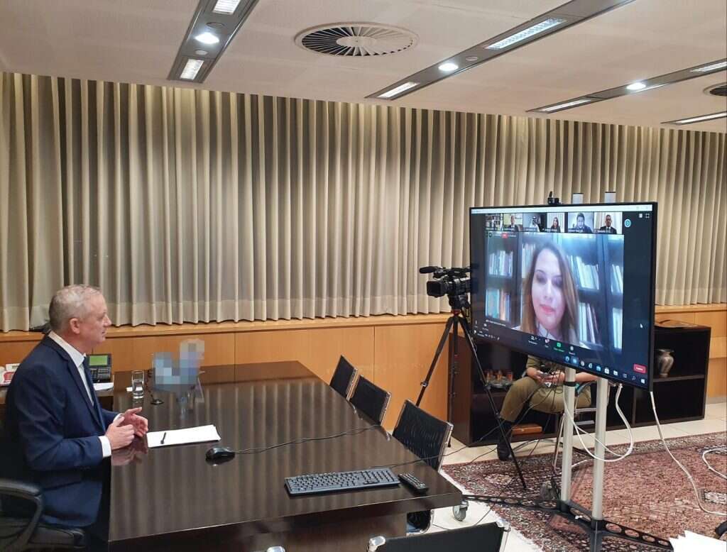 גנץ בשיחה, אתמול