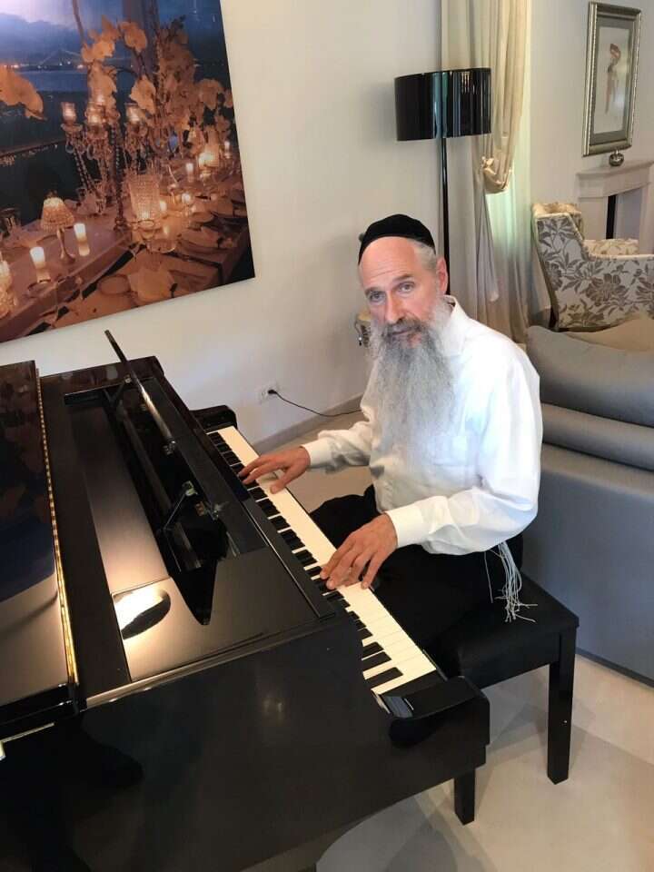 התגלגל לרדיו הארצי. מרדכי בן דוד. | עמי מגזין