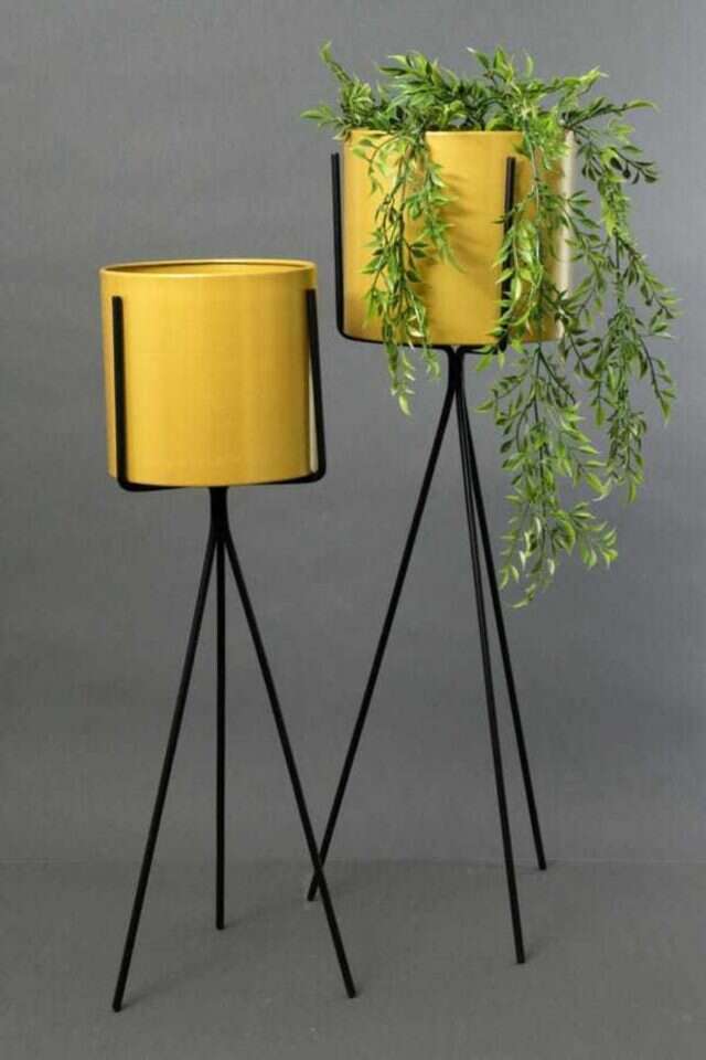 מעמד עציץ בגדלים שונים. ג'מבו סטוק. החל מ-60 שח | יחצ