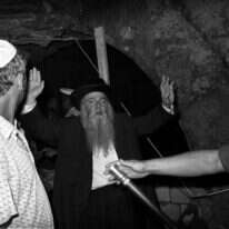 הרב גץ בחיפוש ארון הברית. | אליהו הרשקוביץ zoom77