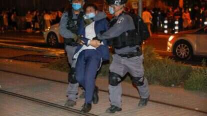 התנהלות באוטונומיה חברתית, תוך התעלמות מיסודות המדינה. | AFP