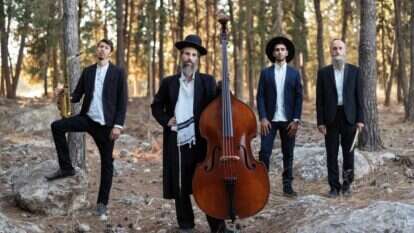 "רוצים לדעת שנגענו בנשמות". מימין: יוסי לוי, משה אלמכיאס, עופר שניידר, תום לב. | גלעד בר שלו