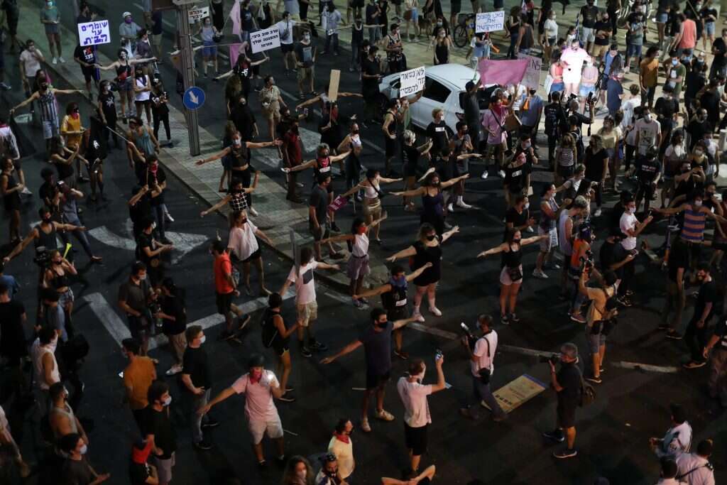 הפגנה תחת הגבלות. | EPA