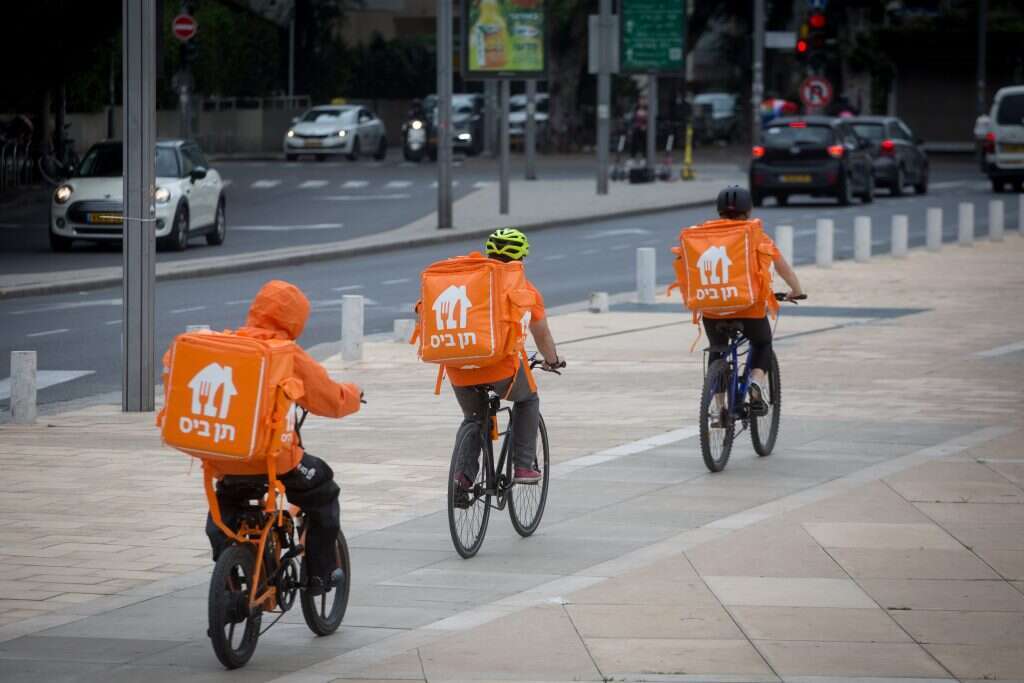 שליחי "תן ביס". | מרים אלסטר, פלאש 90
