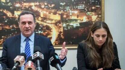 טרנר עם השר כ"ץ. | יונתן זינדל, פלאש 90 טרנר עם השר כ"ץ. | יונתן זינדל, פלאש 90