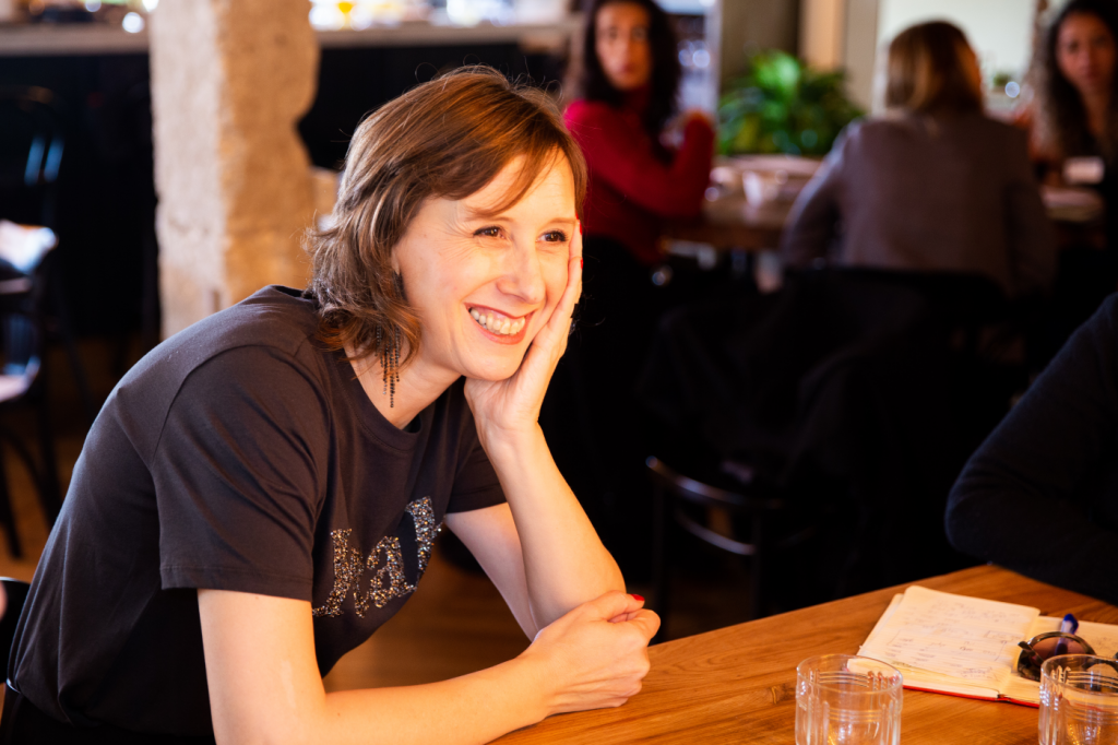 רונית כפיר. | מעין דיסקין