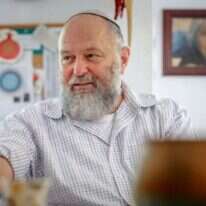 אפי איתם. | אנצ׳ו גוש-ג׳יני