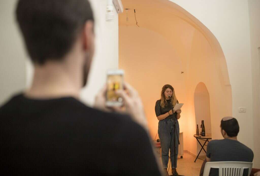 מקום לשירה. | ריקי רחמן