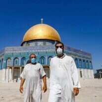 מבקרים ערבים בהר הבית. | AFP