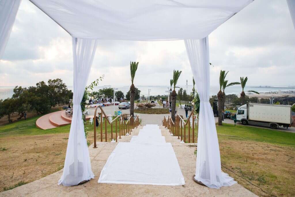 חופה בימי קורונה. | לירון מולדובן