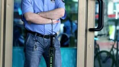 מאבטח בירושלים, 2005. אילוסטרציה. | משה שי, פלאש 90