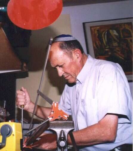 פובליציסטיקה ולשון חדה. אדיר זיק. | מרים צחי