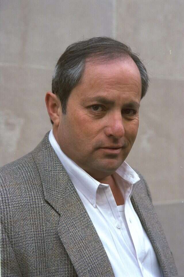 "יש אצלנו חשמל, תרתי משמע". צבי הנדל. | יעקב סער, לע"מ