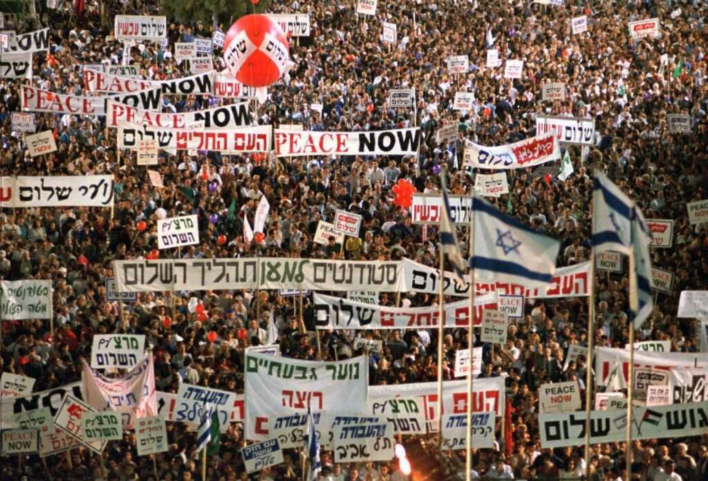 "אף פעם לא היו שם 400 אלף, לא שם ולא ברחובות הסמוכים". הפגנת ההמונים בכיכר מלכי ישראל, 4 בנובמבר 1995. | AP