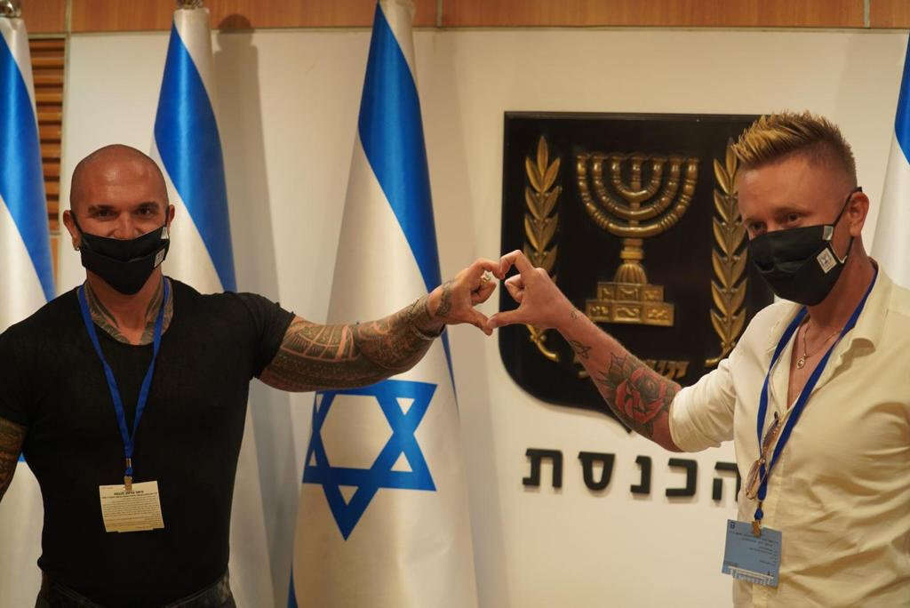 "מנצלים את הרשת למטרות טובות". דניס ומישל. | שמוליק גרוסמן אגף הדוברות