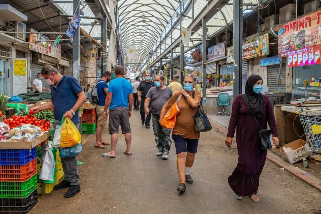 אנשים כבר אדישים. שגרה בימי קורונה. | יוסי אלוני, פלאש 90