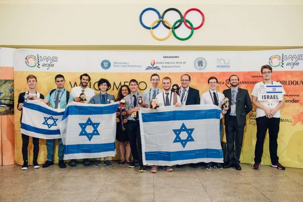 "עד היום אני זוכר מה הייתה הטעות הקטנה שבגללה לא קיבלתי מדליה". נבחרת ישראל באולימפיאדת המתמטיקה, 2018. | מרכז מדעני העתיד
