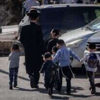 ילדים הולכים לתלמוד תורה בירושלים, השבוע. | יונתן זינדל, פלאש 90