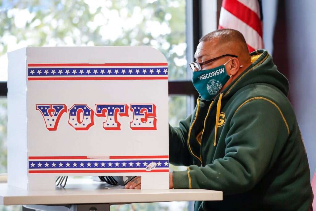 תושב ויסקונסין מצביע בבחירות המוקדמות. | AFP