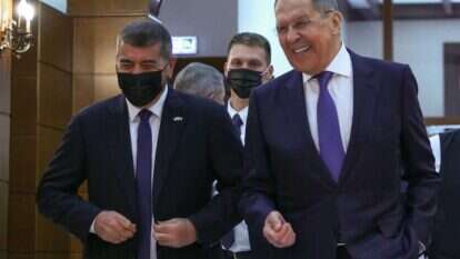 שר החוץ גבי אשכנזי ומקבילו הרוסי, סרגיי לברוב אתונה. | AFP