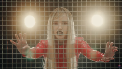 מבריק, חדש, צעיר - ומעוות. עדי ביטי בקליפ החדש. | מסך מיוטיוב