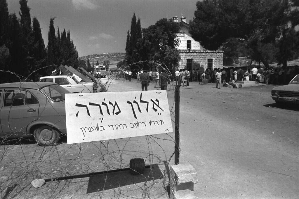 החזון והאידיאלים של העבר כבר אינם מצויים בקרב מתיישבי יש"ע. גרעין אלון מורה בסבסטיה, 1974. צילומים: יעקב סער, לע"מ