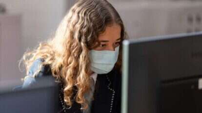 ירידה דרסטית בגילים שנחשפים לתכנים קשים. | AFP